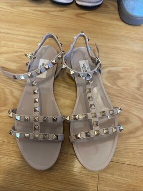 Valentino Beige T-Strap Rockstud Flat Sandals